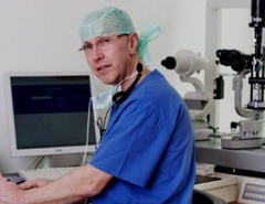 Директор офтальмологической клиники - доктор медицины Хайно Хермекинг 